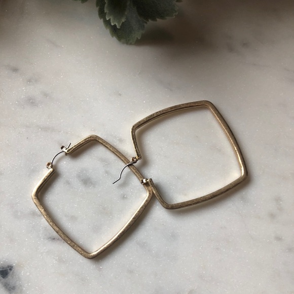The Rosie - Vintage Gold Geometric Hoop - Picture 3 of 4